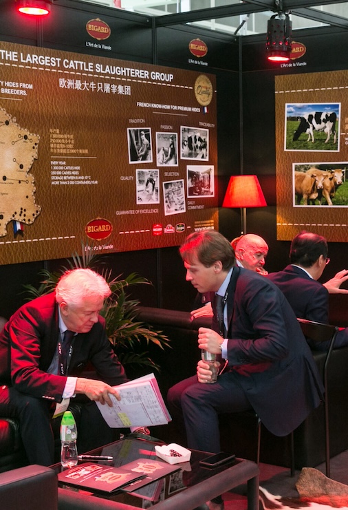 Traders-sourcing-for-sustainable-leather-raw-material-2048x1365